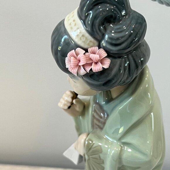 LLADRO 4988 Oriental Spring Geisha with Parasol Umbrella Porcelain Figurine - Picture 5 of 11